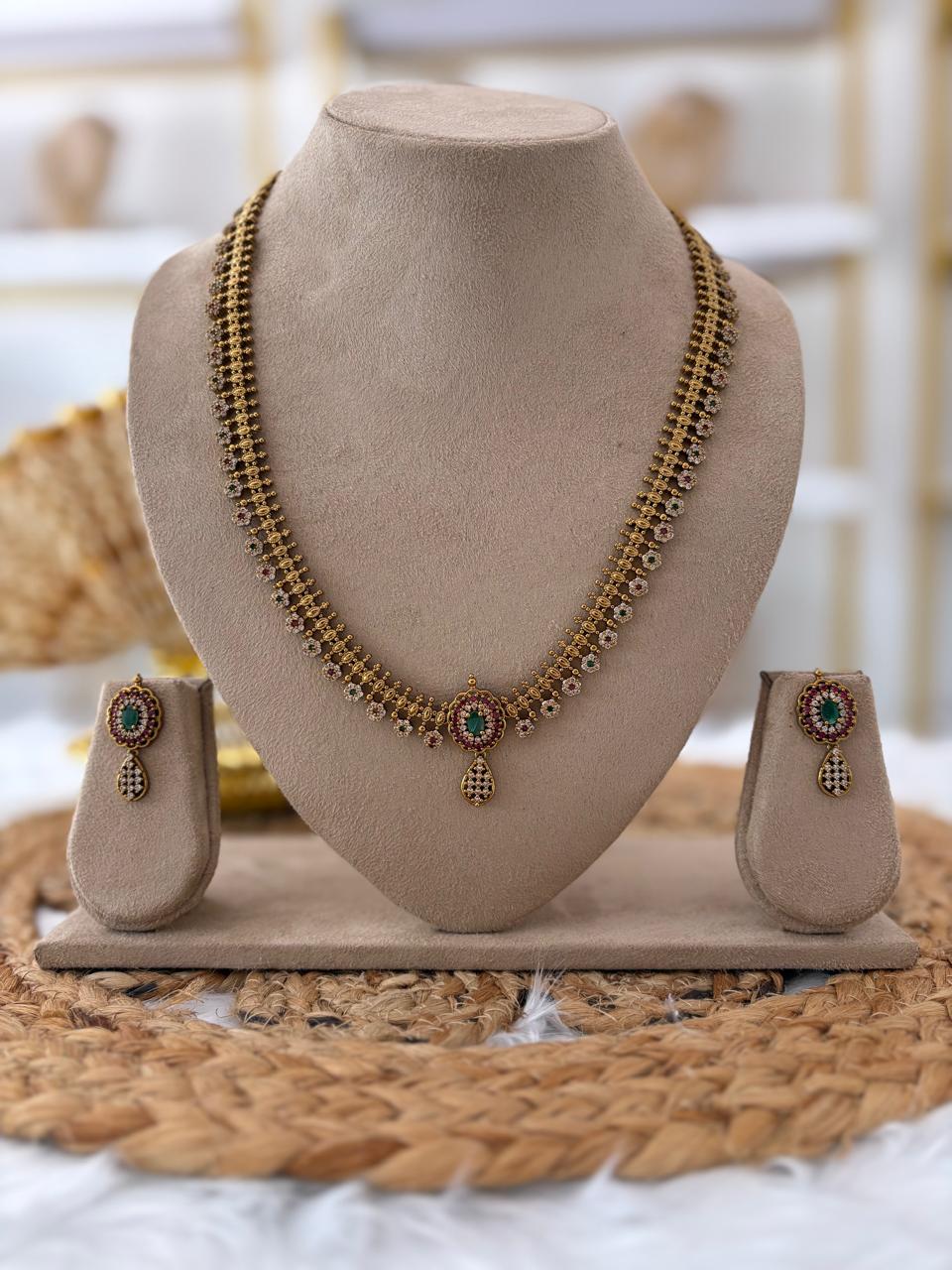 RATNAVALI AD NECKLACE