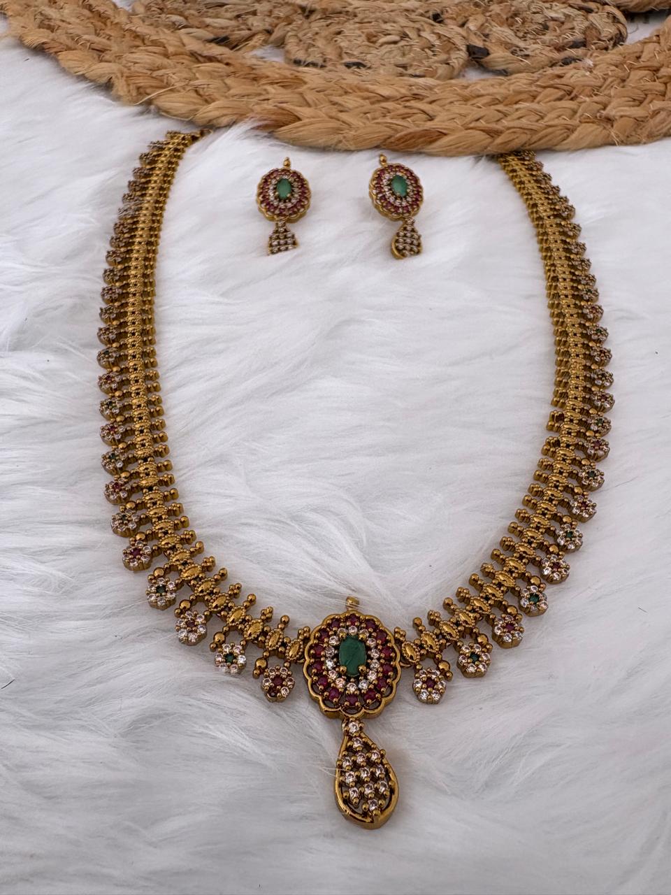 RATNAVALI AD NECKLACE